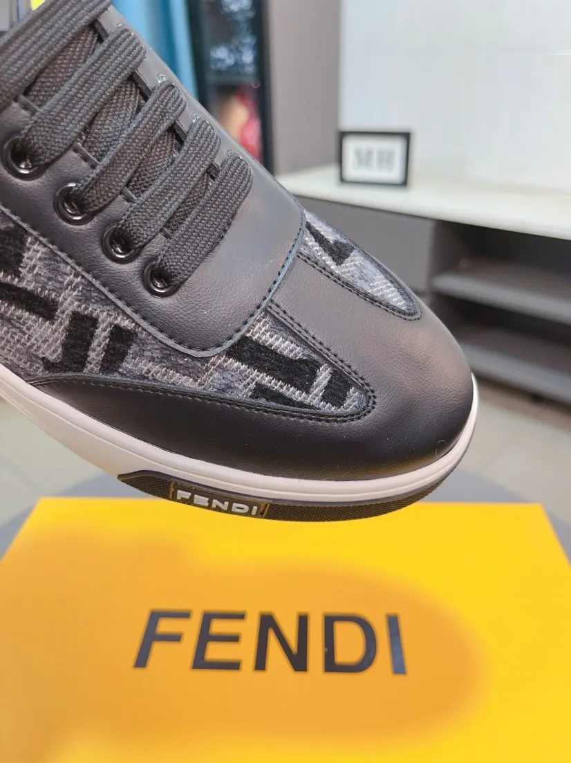 Men's Men's Shoes💰420🌹🌹[fendi] Fendi's classic and comfortable men's, this complex sneaker is made of soft calfskin➕genuine leather lining➕original ultra-light rubber material with rough outsole. This unique and light style is suitable for the casual and refined sensibility of this season. It is comfortable and natural on the feet. It is an everyday style for casual travel in autumn and winter! 38/44
